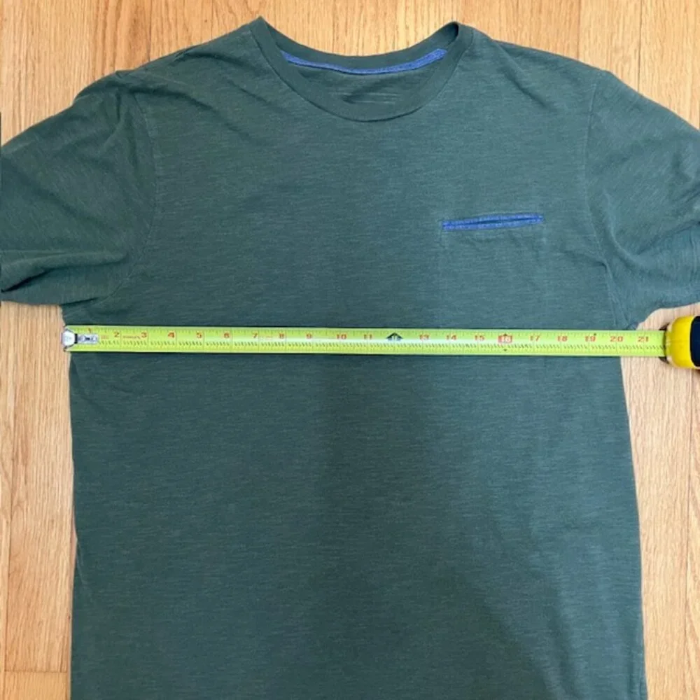 CLEARANCE - Levi’s olive green short sleeve pocket tee size XL